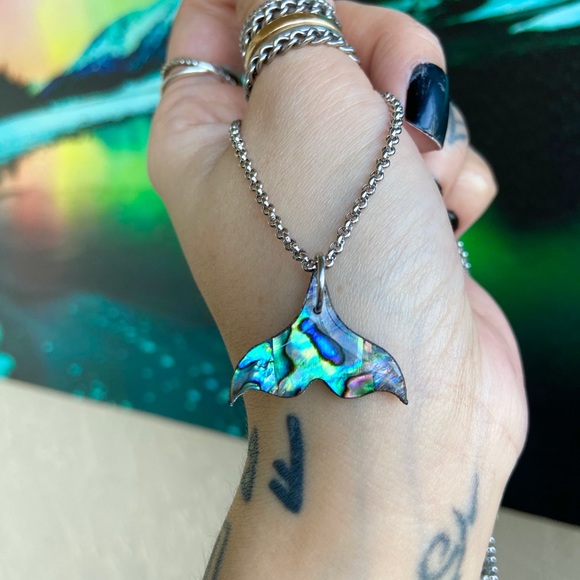 Mermaid abalone jewelry set . Mermaid tail abalone shell earrings + necklace set - Picture 2 of 15